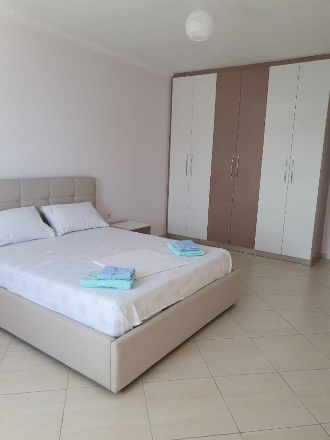 Xhulio Apartments Саранде Екстериор снимка