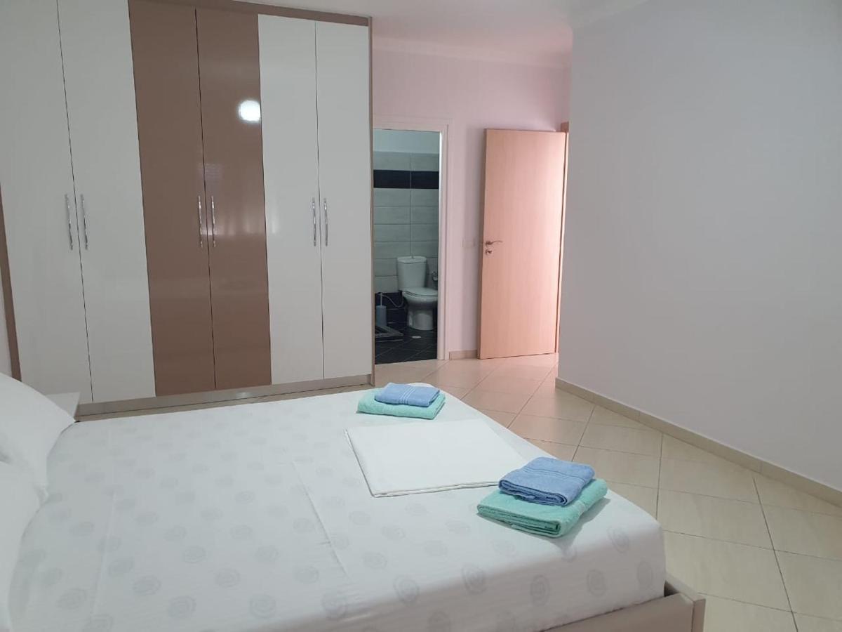 Xhulio Apartments Саранде Екстериор снимка