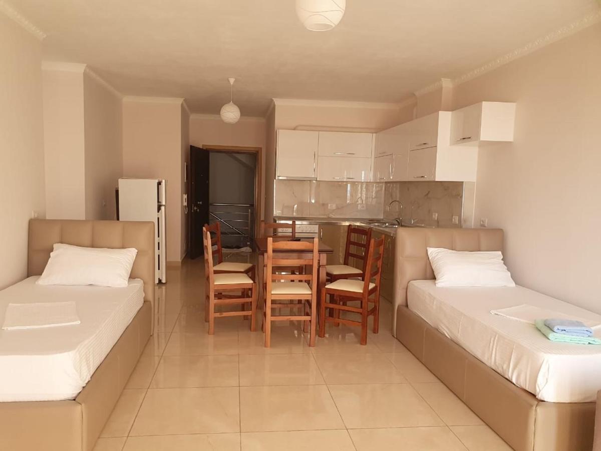Xhulio Apartments Саранде Екстериор снимка