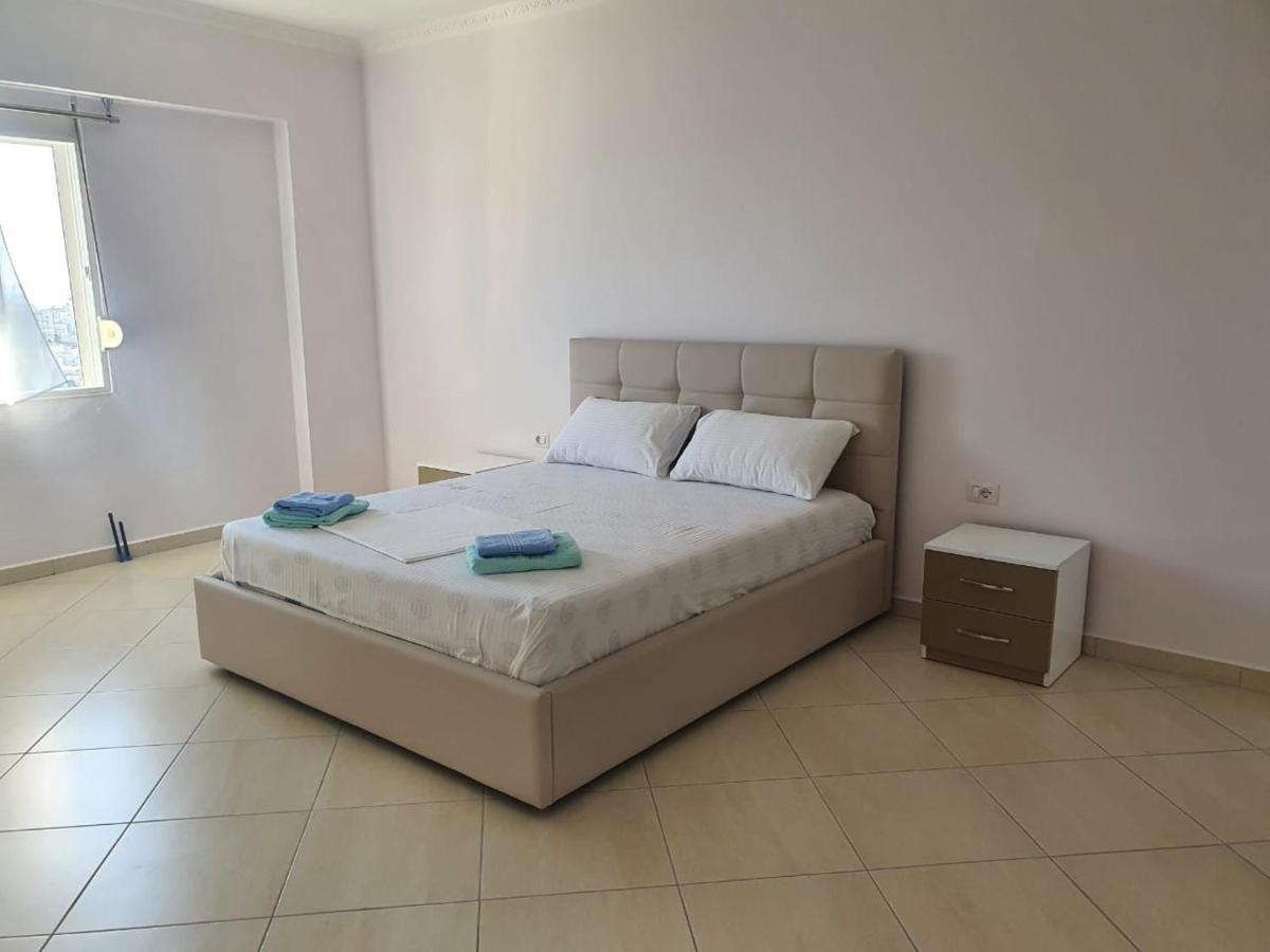 Xhulio Apartments Саранде Екстериор снимка