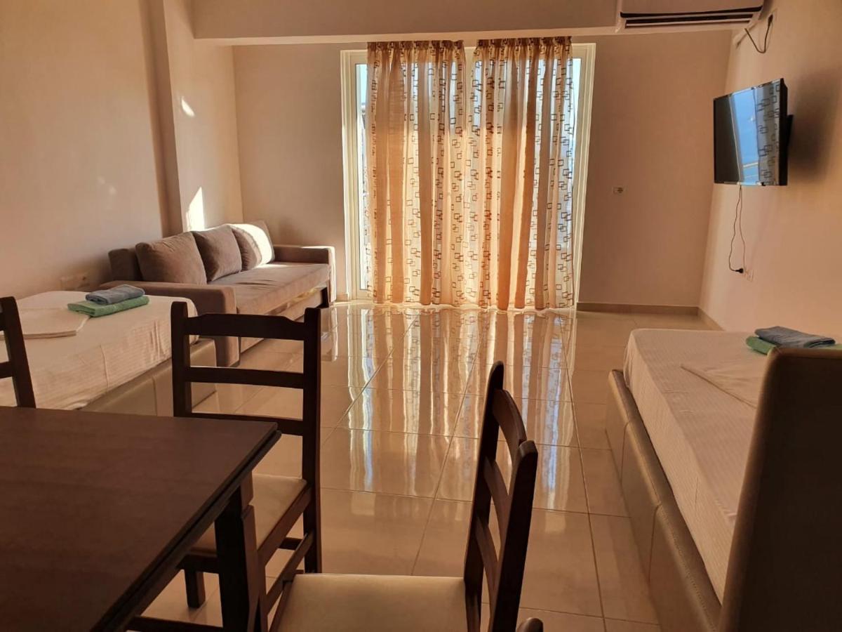Xhulio Apartments Саранде Екстериор снимка