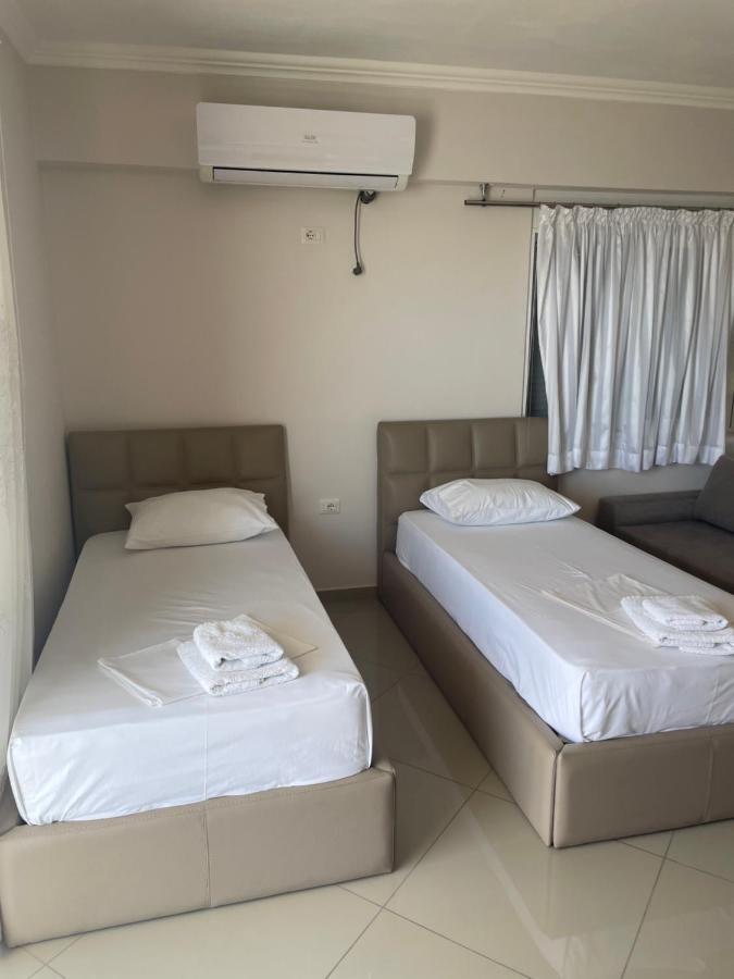 Xhulio Apartments Саранде Екстериор снимка