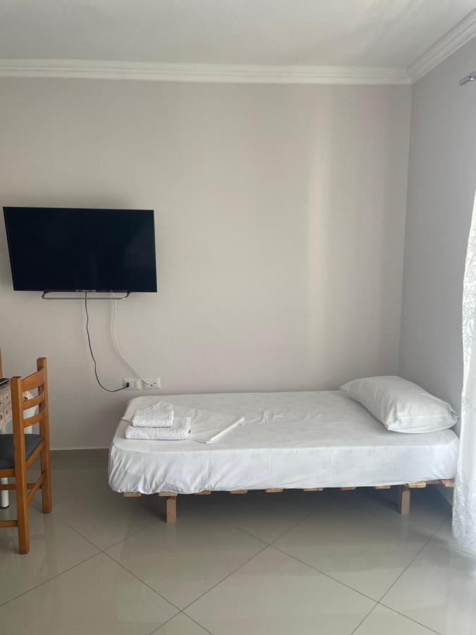 Xhulio Apartments Саранде Екстериор снимка