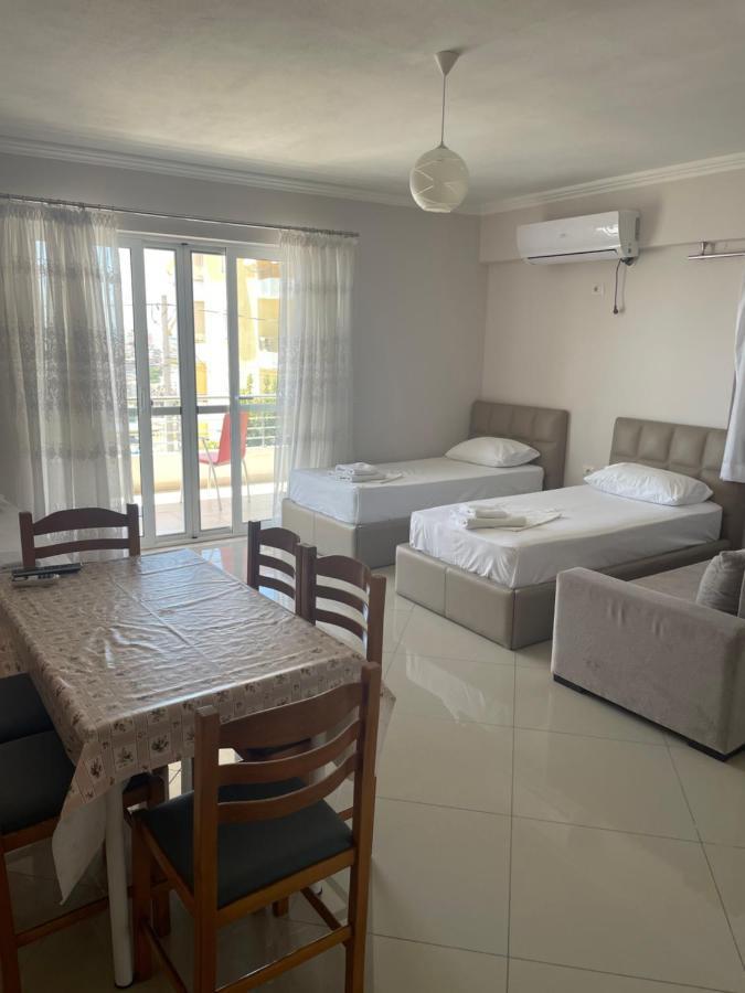 Xhulio Apartments Саранде Екстериор снимка