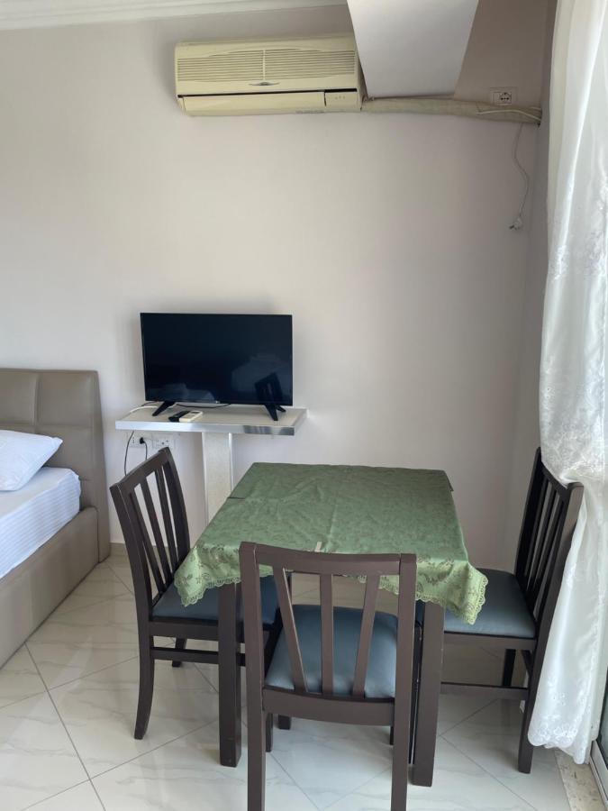 Xhulio Apartments Саранде Екстериор снимка