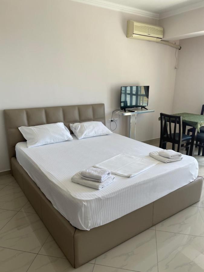 Xhulio Apartments Саранде Екстериор снимка