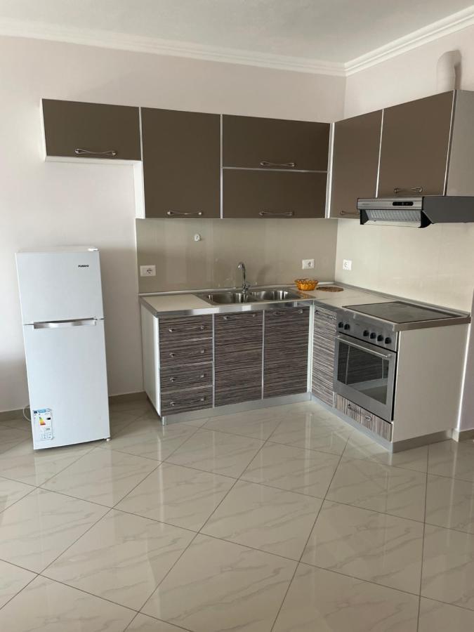 Xhulio Apartments Саранде Екстериор снимка