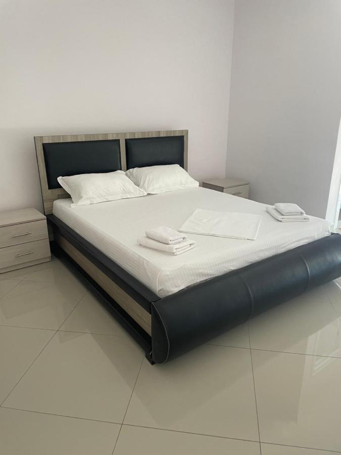 Xhulio Apartments Саранде Екстериор снимка