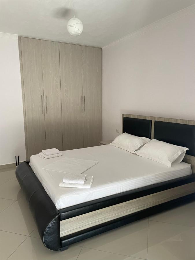 Xhulio Apartments Саранде Екстериор снимка