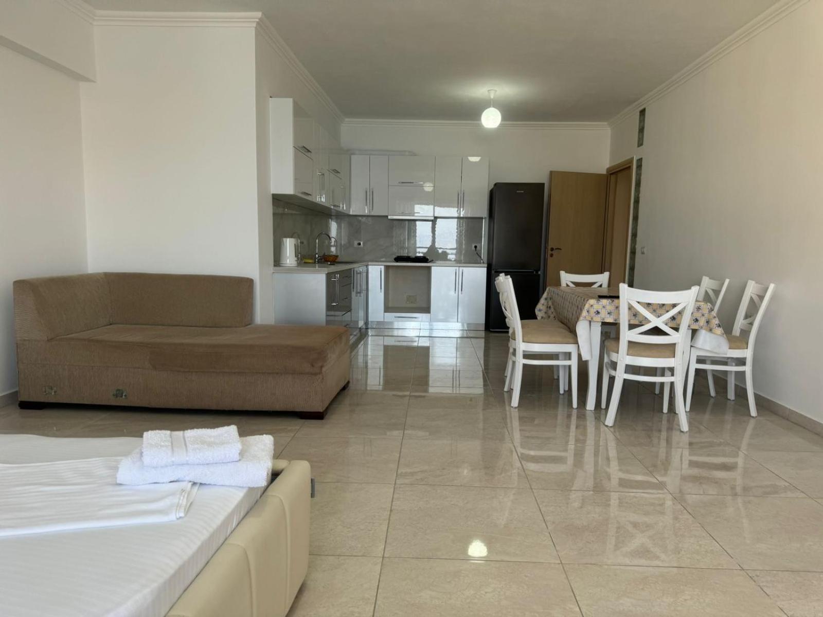 Xhulio Apartments Саранде Екстериор снимка
