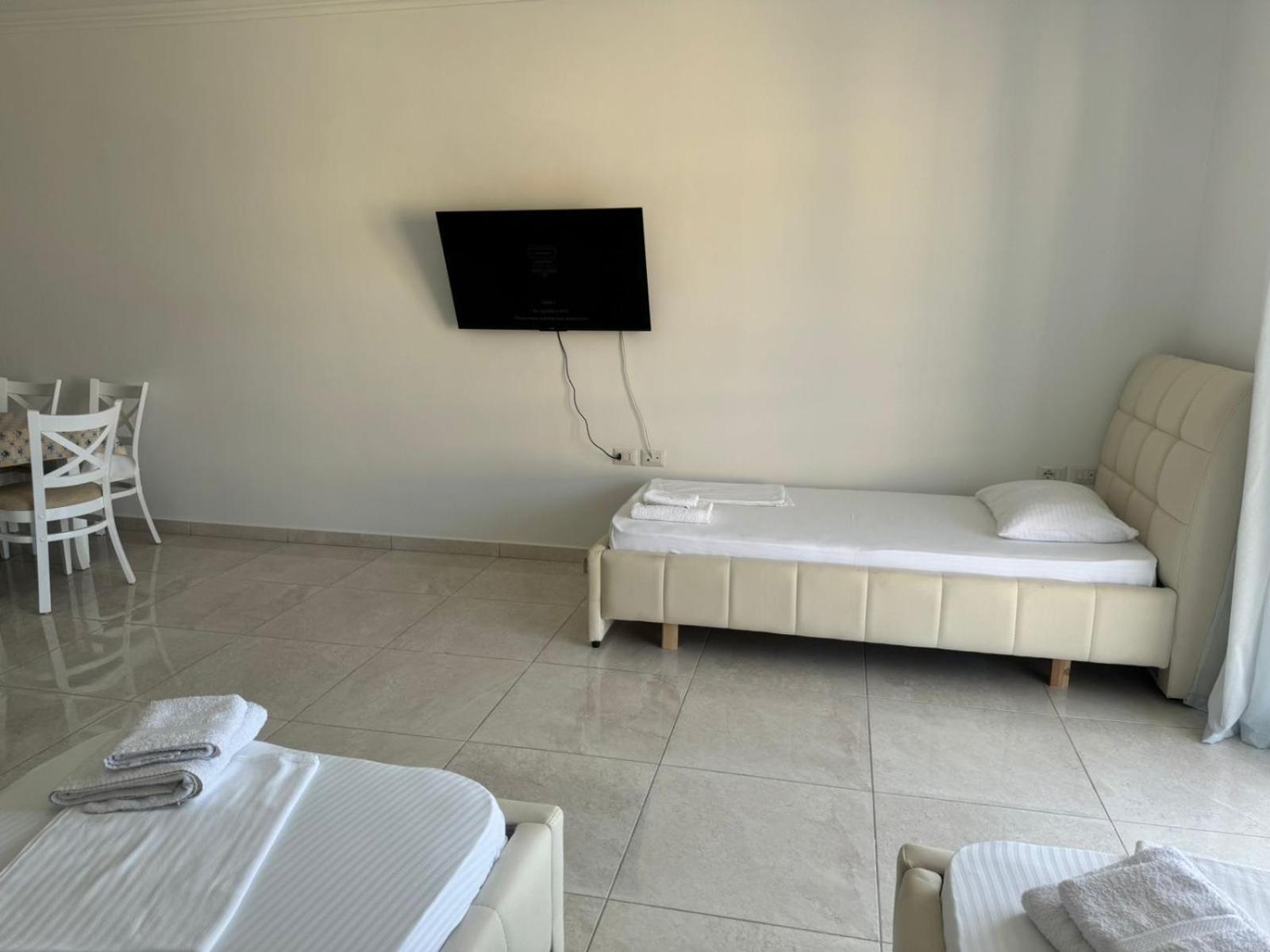 Xhulio Apartments Саранде Екстериор снимка