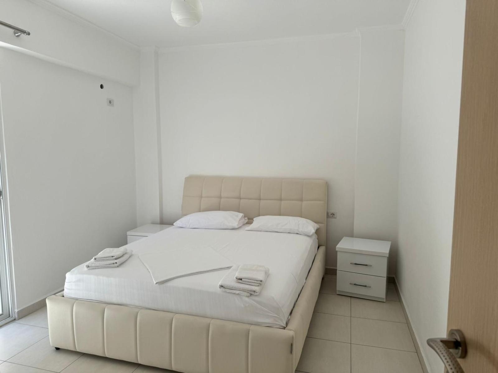 Xhulio Apartments Саранде Екстериор снимка
