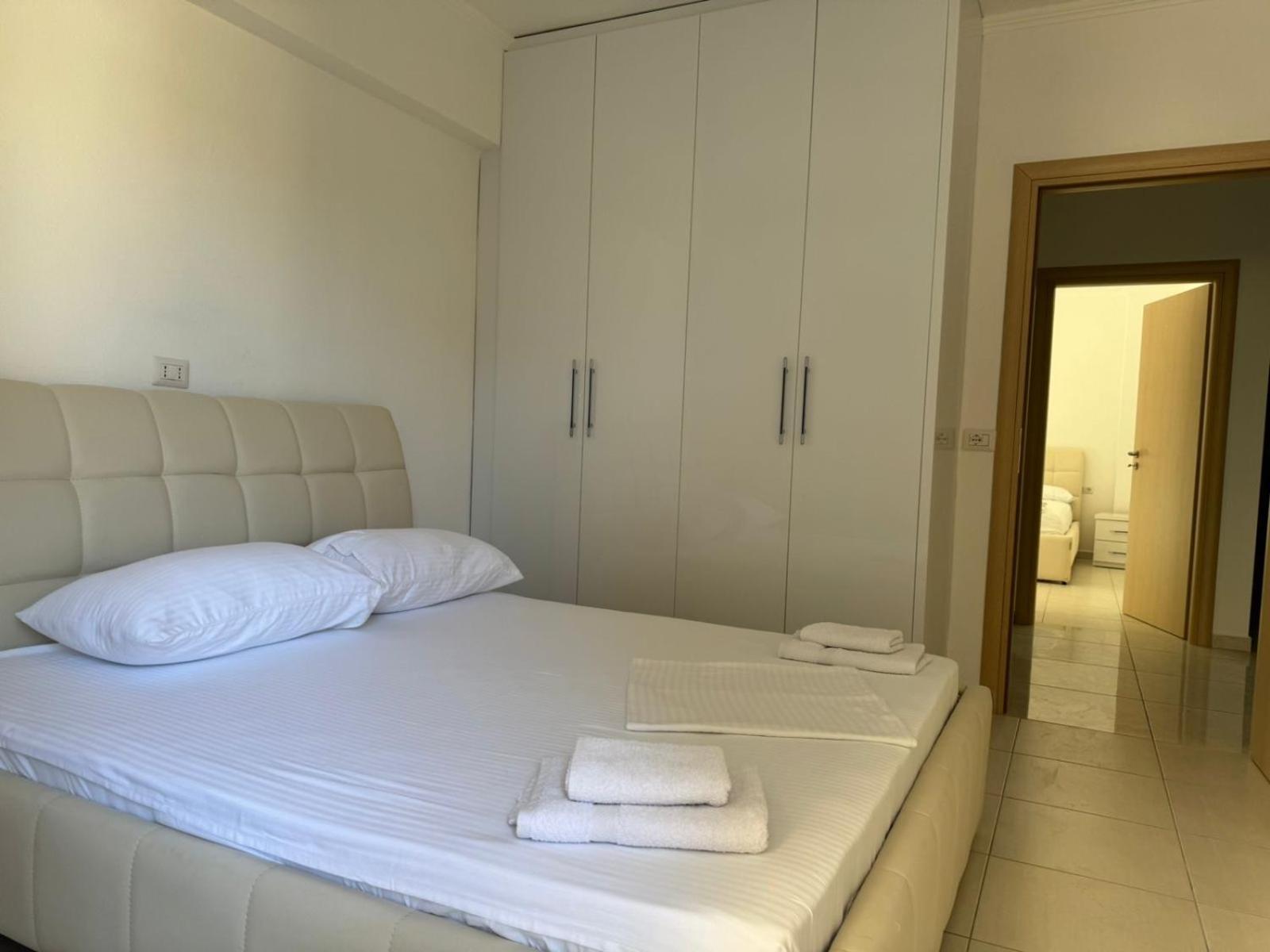 Xhulio Apartments Саранде Екстериор снимка