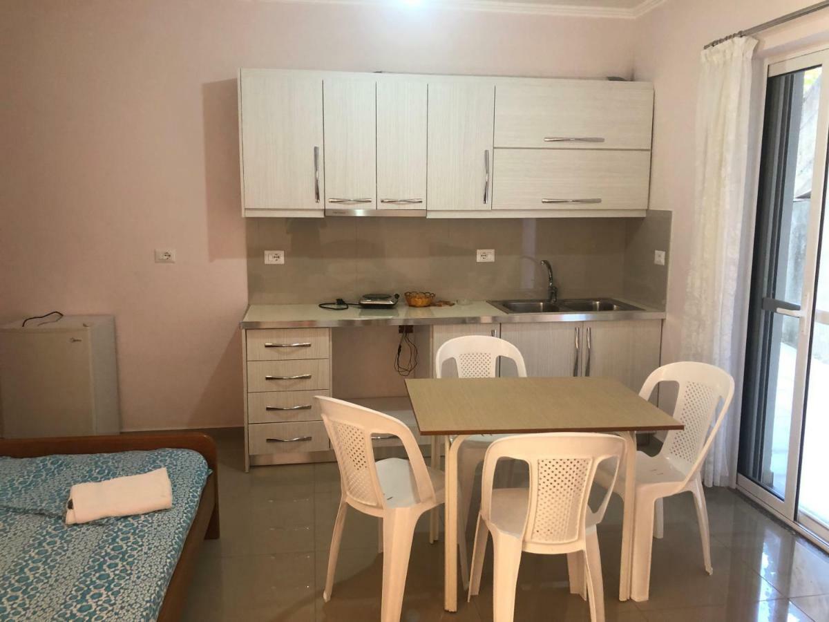 Xhulio Apartments Саранде Екстериор снимка